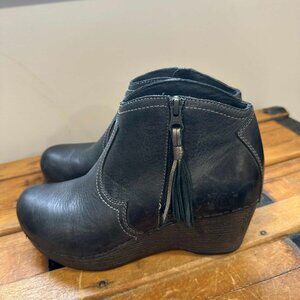 Dansko Veronica Black Leather Women's Ankle Boot